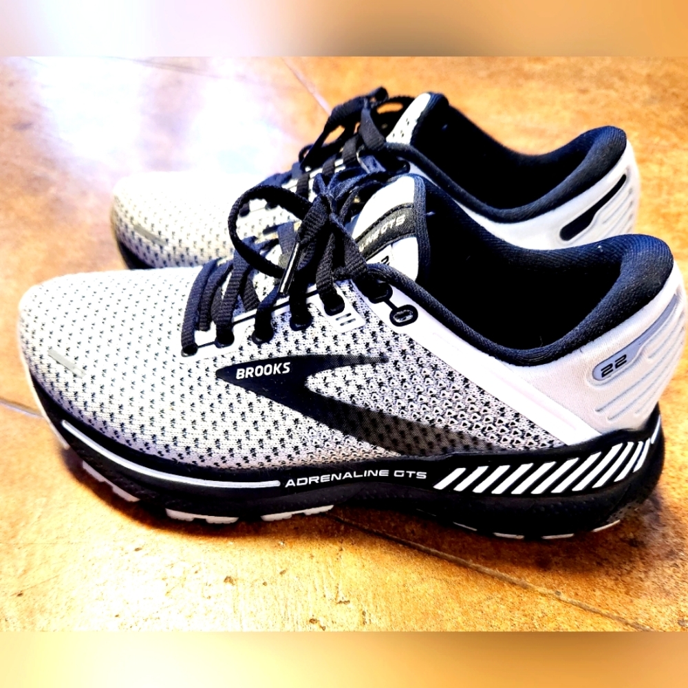 Women's Brooks Adrenaline GTS 22